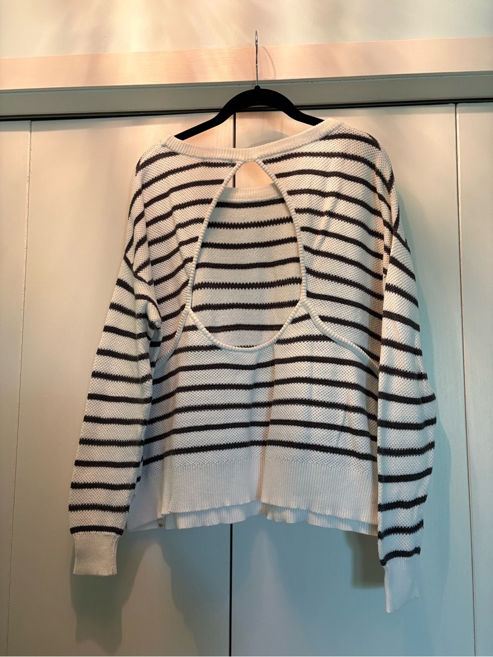 Rip Curl White Crewneck Sweater with Open Back - Picture 2 of 2